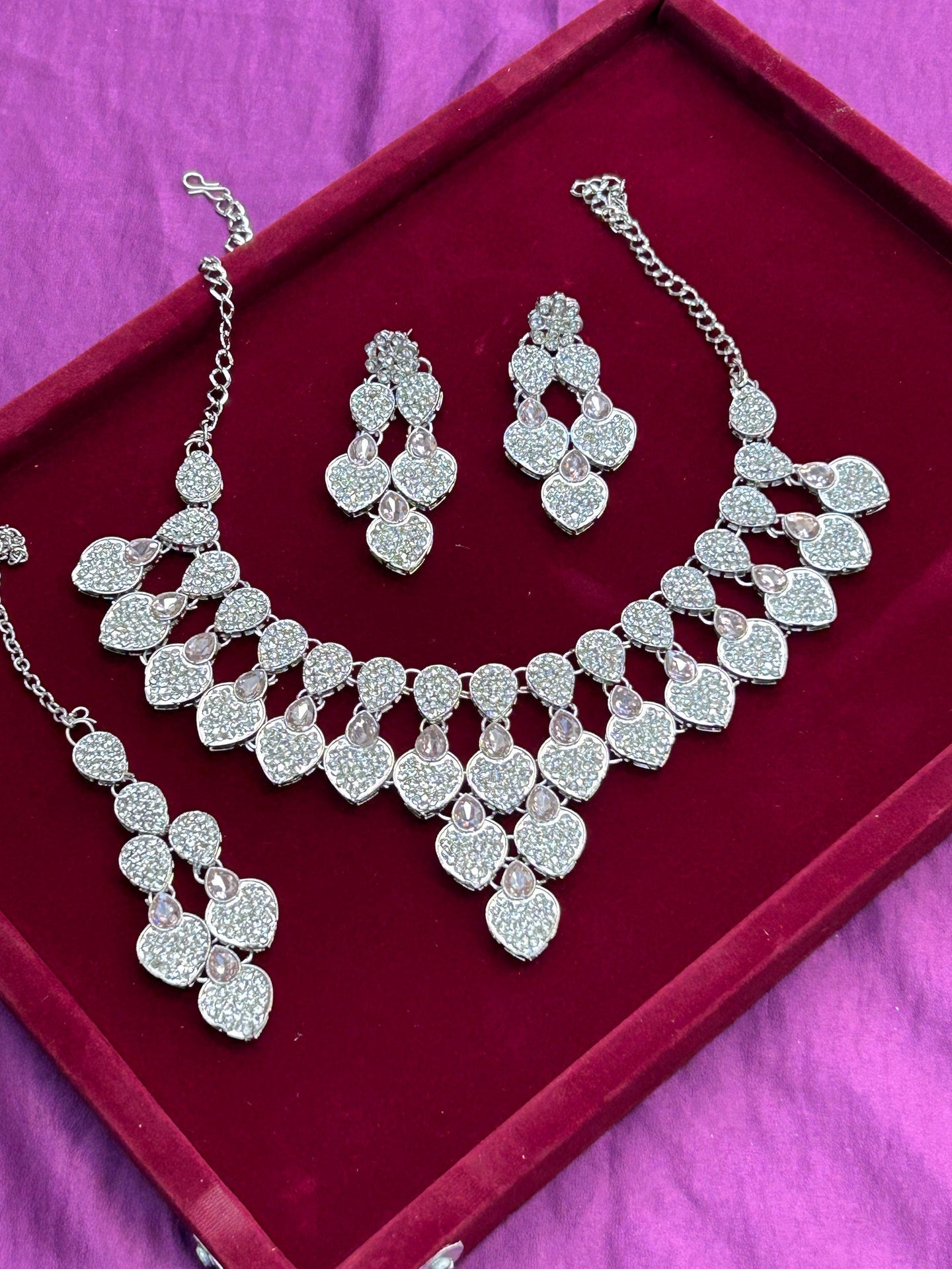 Fashion jewelry: necklace set by Kurti Connection USA