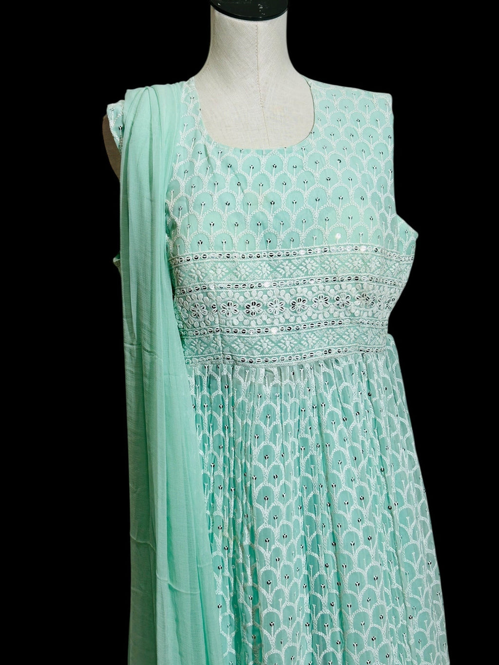 Chikankari Naira Kurti set